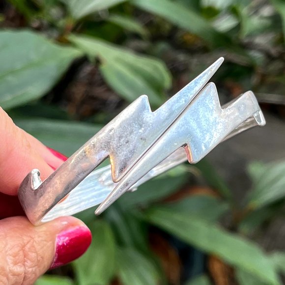 Boutique Jewelry - Lightning Bolt Bracelet Hinged